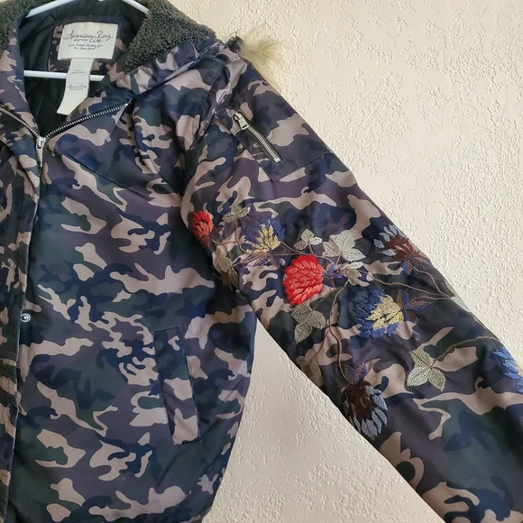 American Rag Cie Floral Camouflage Embroidered Bomber Jacket Faux Fur Hood - Picture 7 of 10